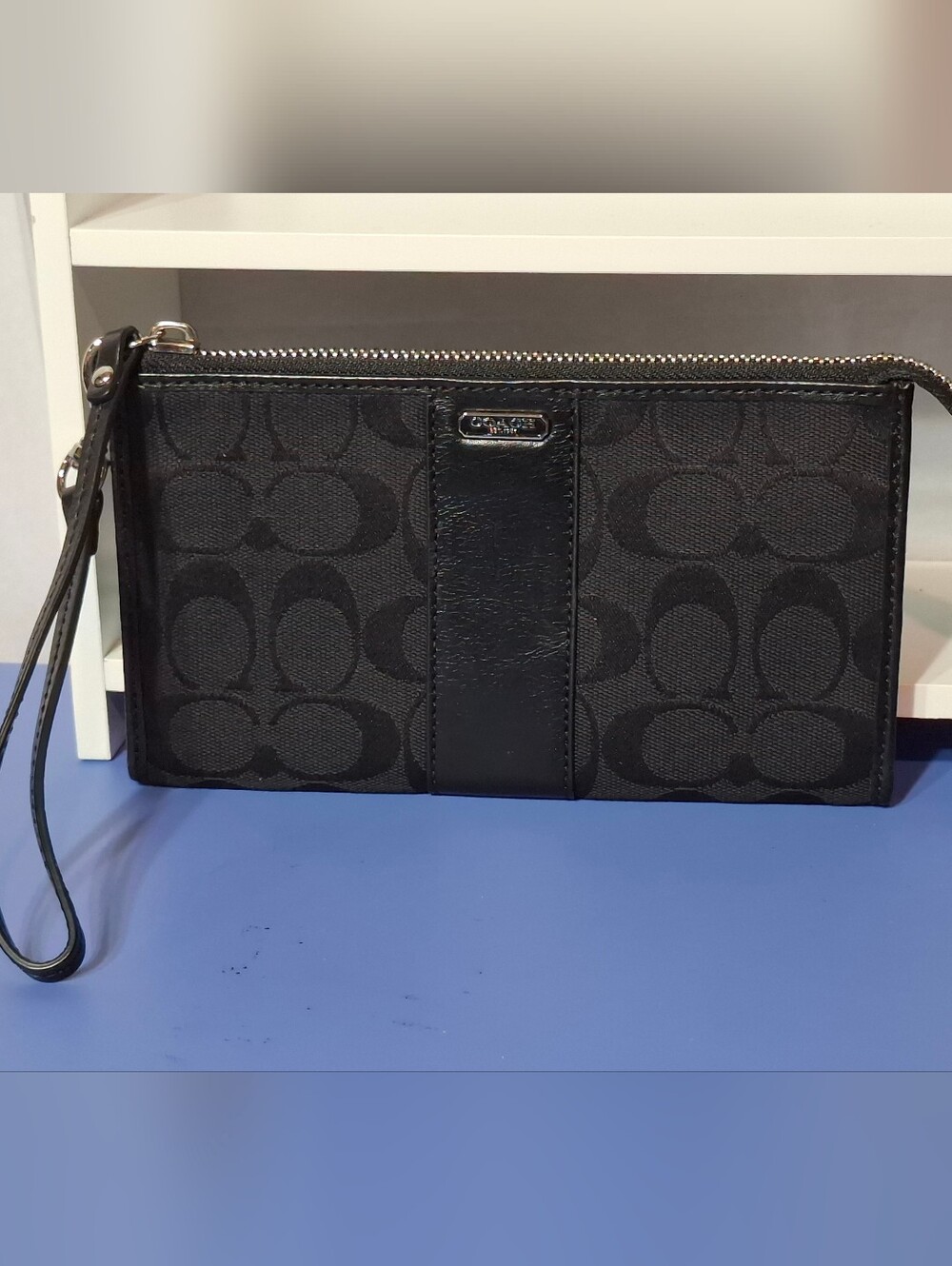 Coach Legacy Signature Zippy Wristlet- NWOT